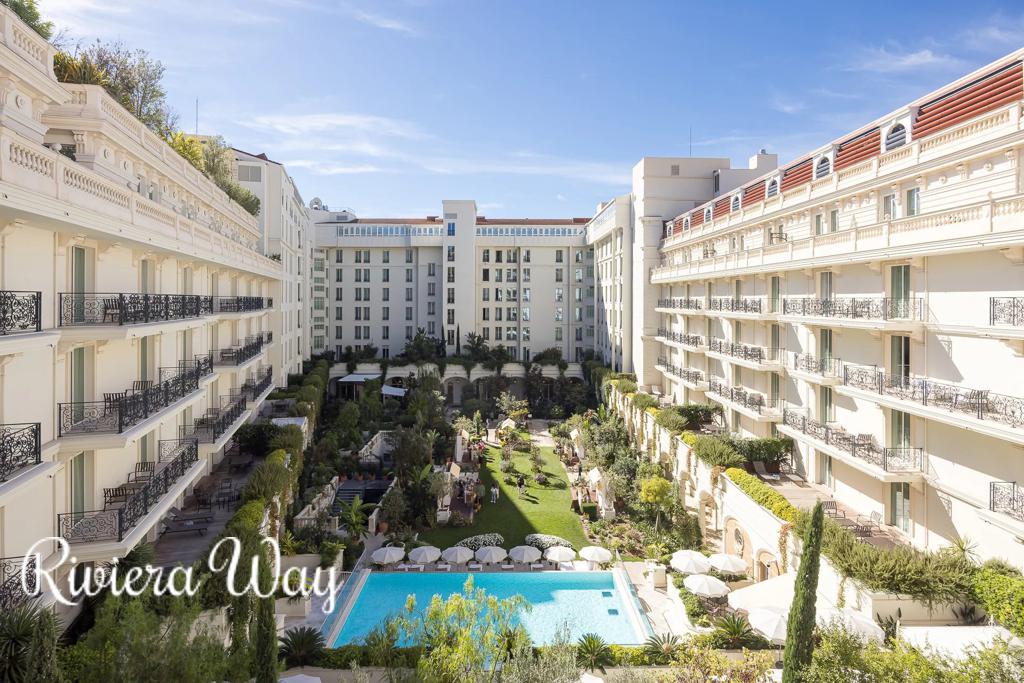 6 room apartment in Cannes, photo #8, listing #104428842