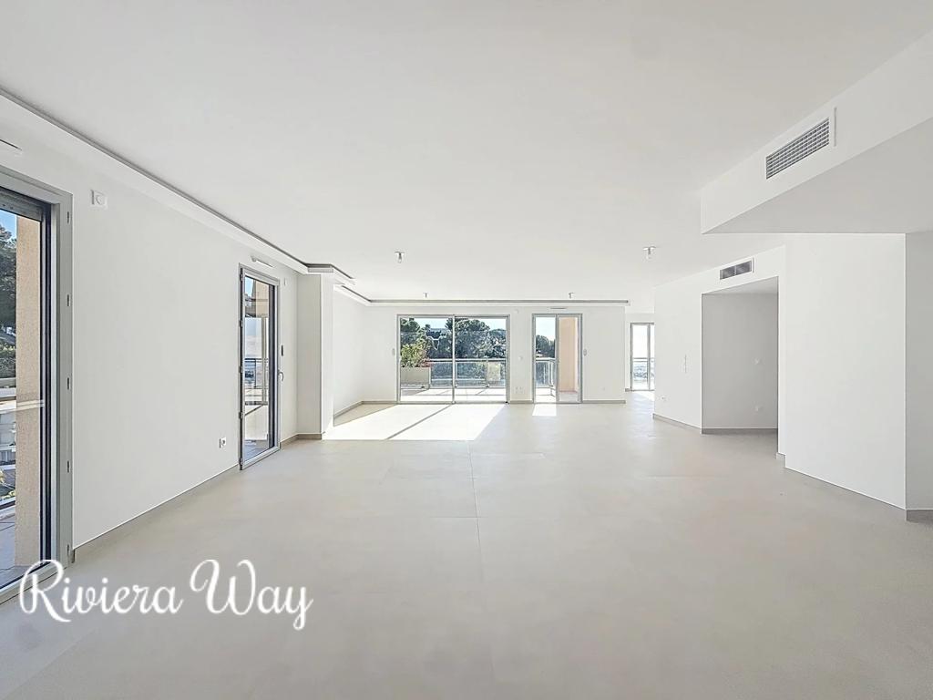 5 room new home in Le Cannet, photo #2, listing #90658050