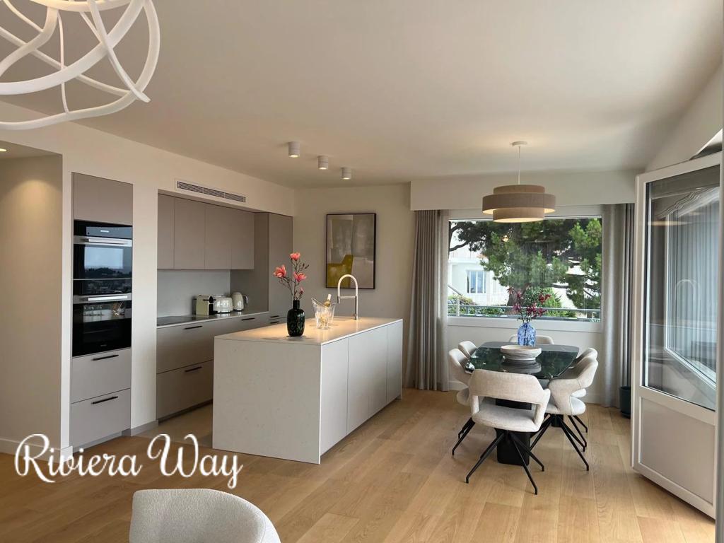 Apartment in Villefranche-sur-Mer, photo #7, listing #103975704