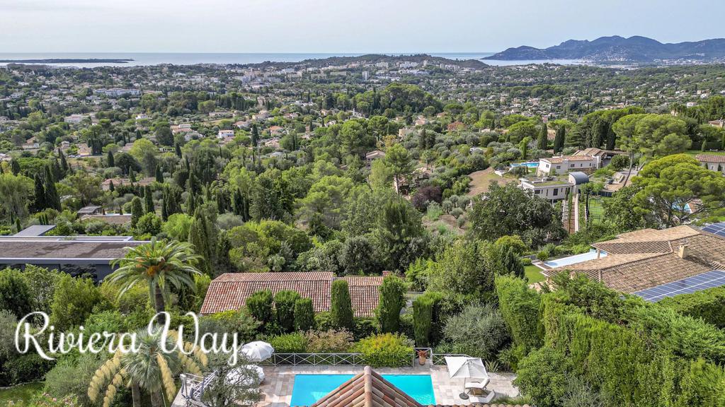 8 room villa in Mougins, photo #3, listing #96583074