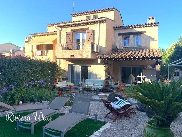 4 room villa in Antibes, photo #1, listing #102995760