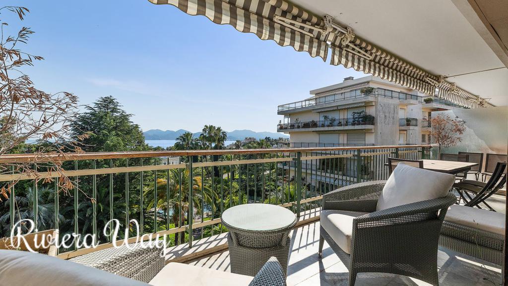 Apartment in Cannes, photo #2, listing #78786078