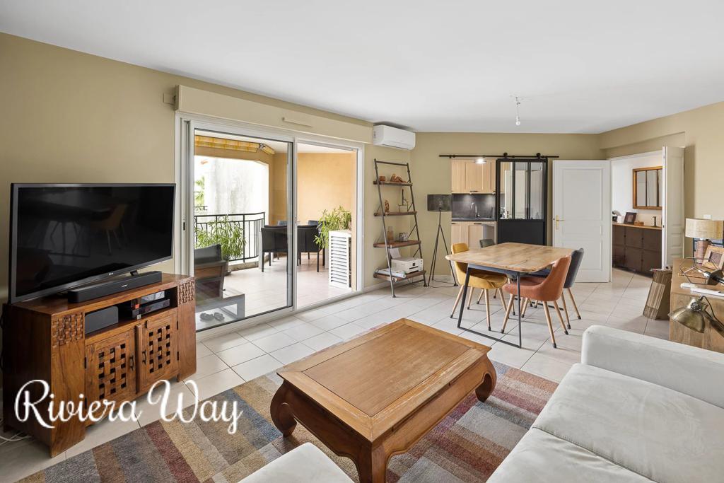 3 room apartment in Antibes, photo #9, listing #107146872