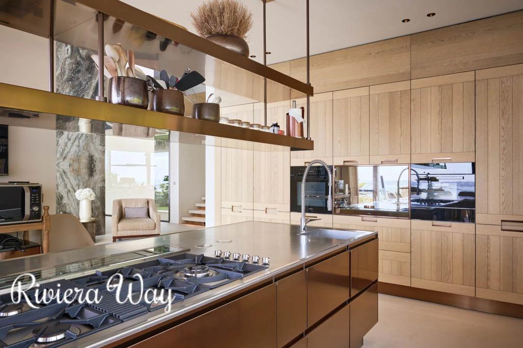 9 room villa in Golf Juan, photo #8, listing #102741996