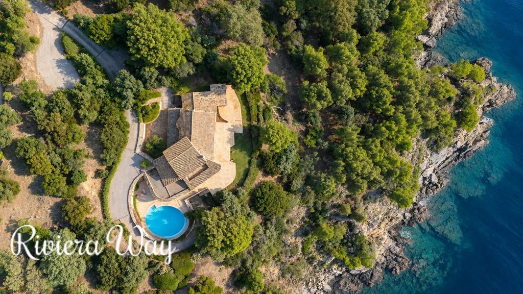8 room villa in Rayol-Canadel-sur-Mer, photo #2, listing #107202984
