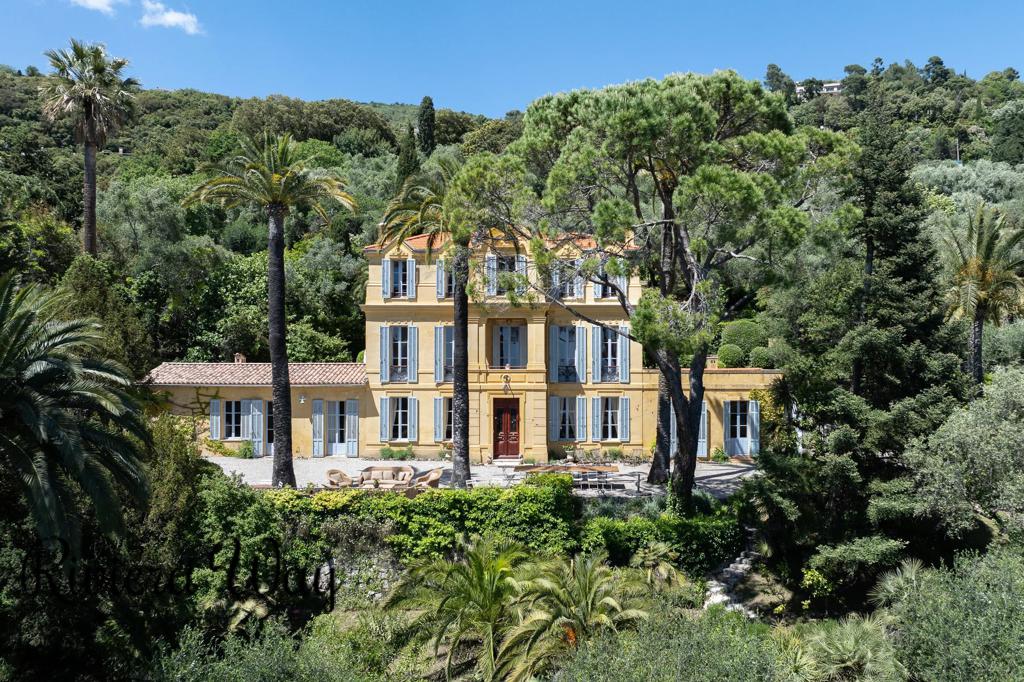 23 room villa in Grasse, 337 m², photo #1, listing #104385078
