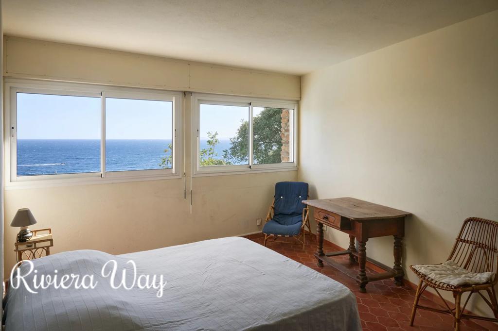 10 room villa in La Croix-Valmer, photo #1, listing #102510912