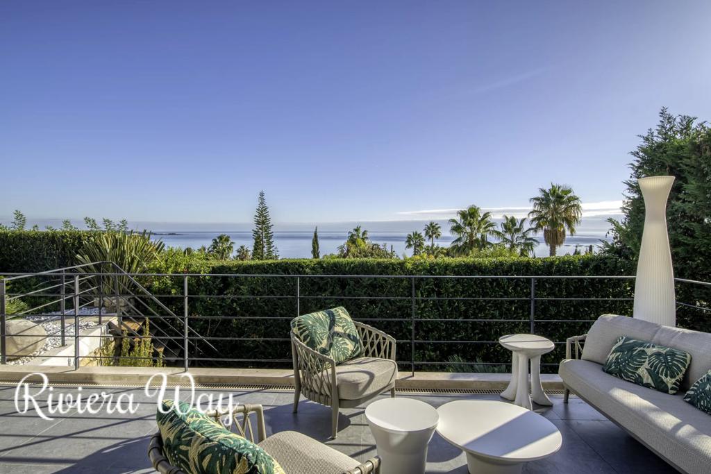 8 room villa in Cannes, photo #9, listing #105139734