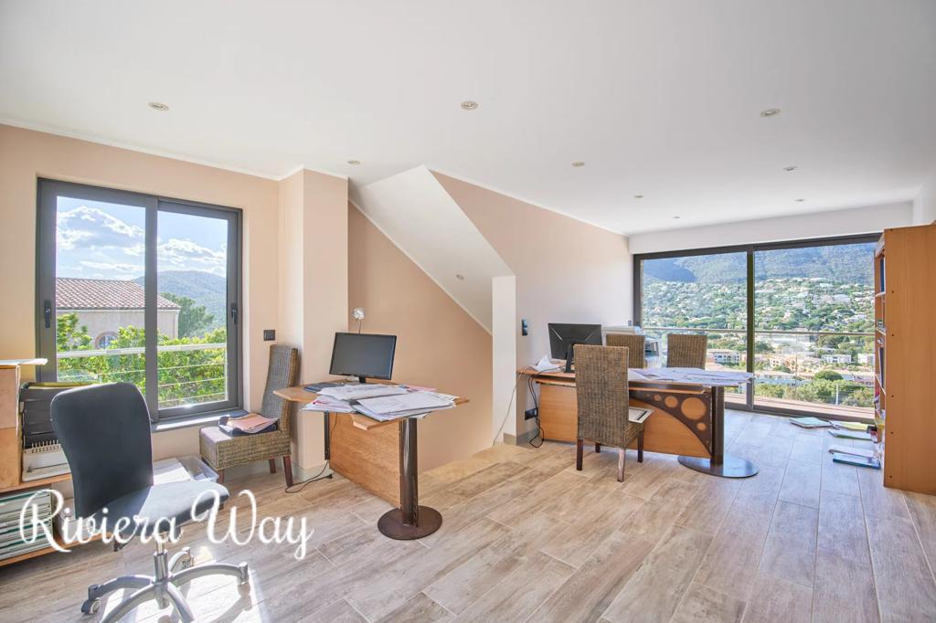6 room villa in Cavalaire-sur-Mer, photo #3, listing #94651158