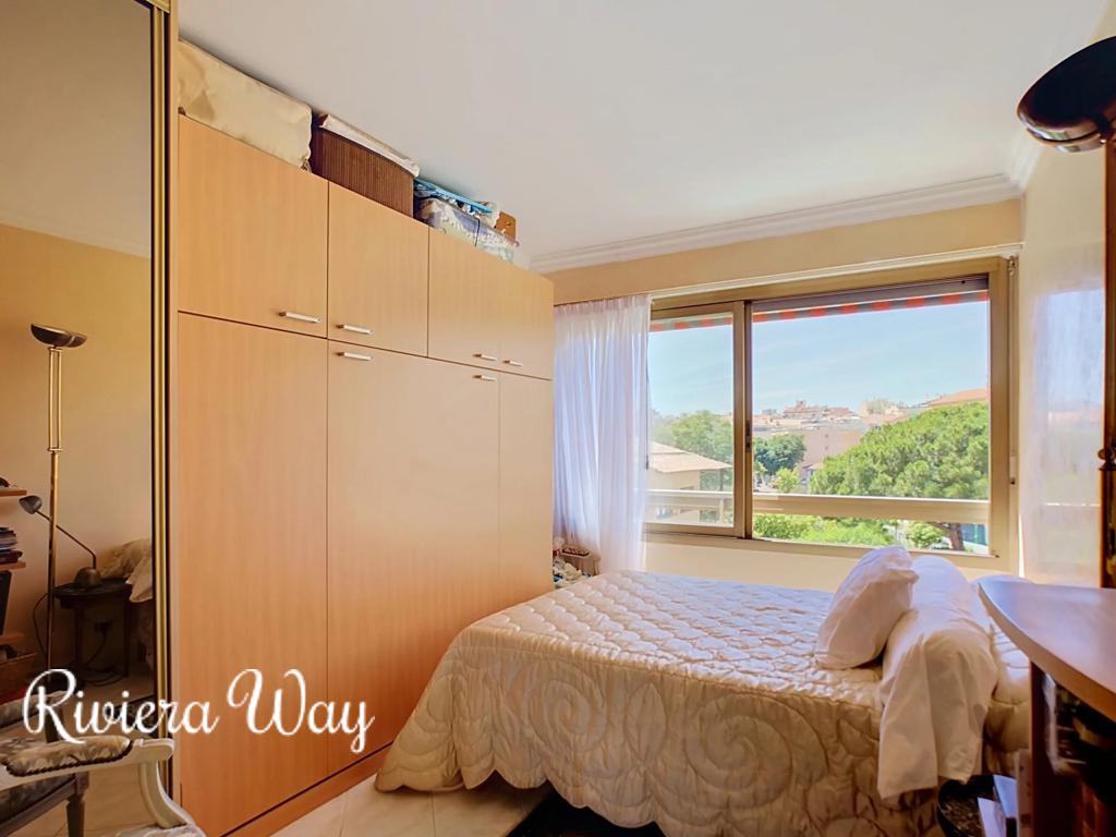 Apartment in Antibes, photo #6, listing #106563282