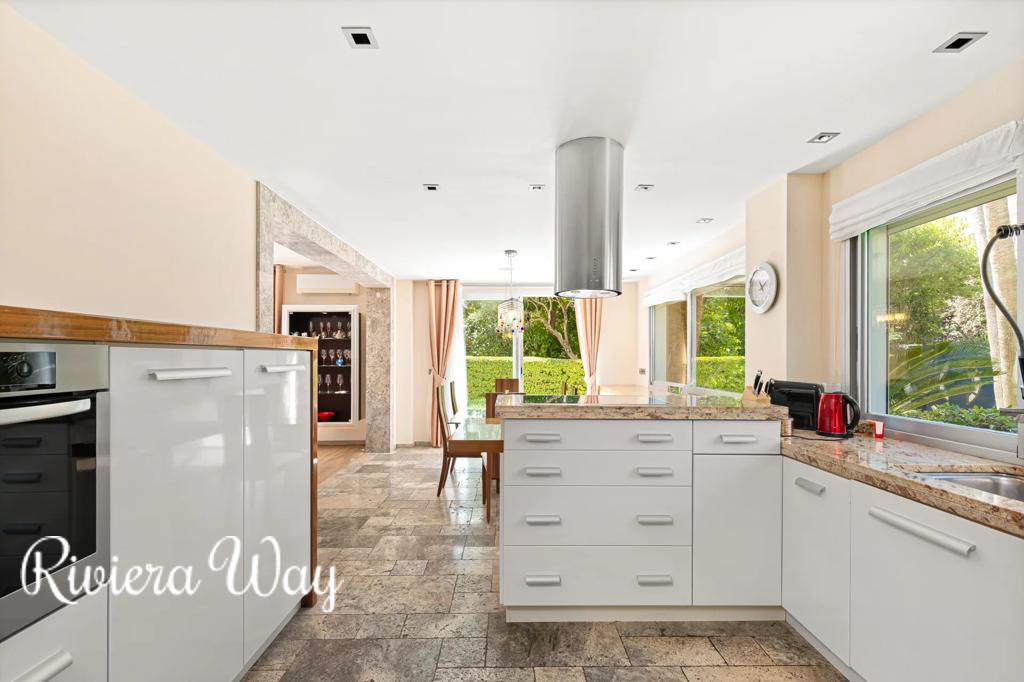 6 room villa in Cap d'Antibes, photo #7, listing #105973350