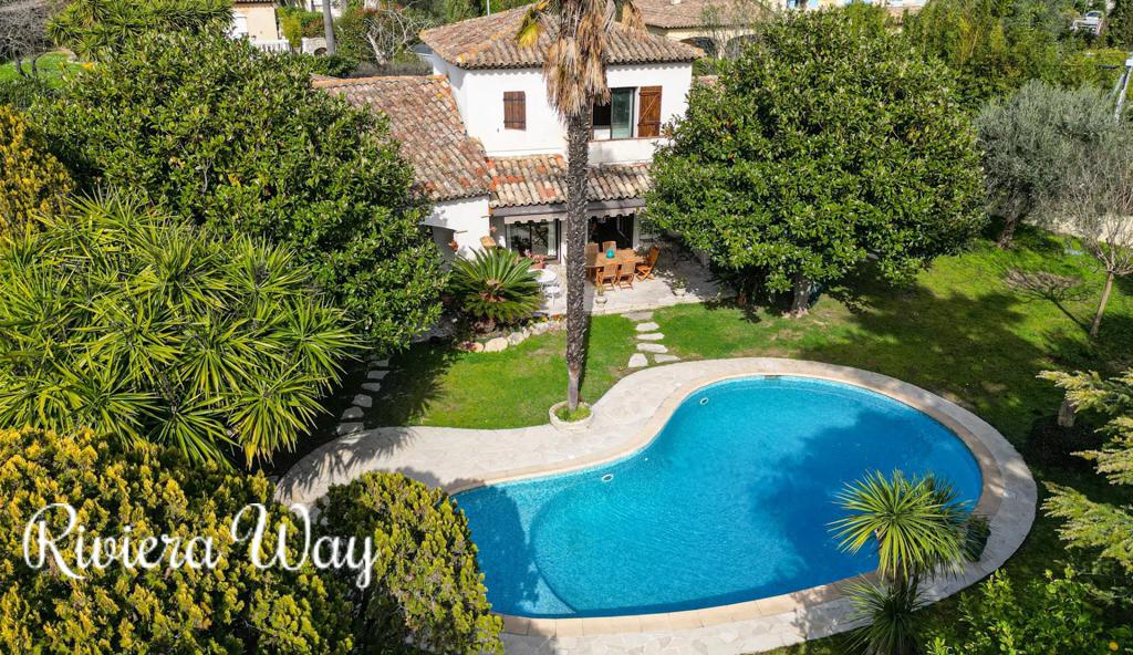6 room villa in Mougins, photo #1, listing #105739578