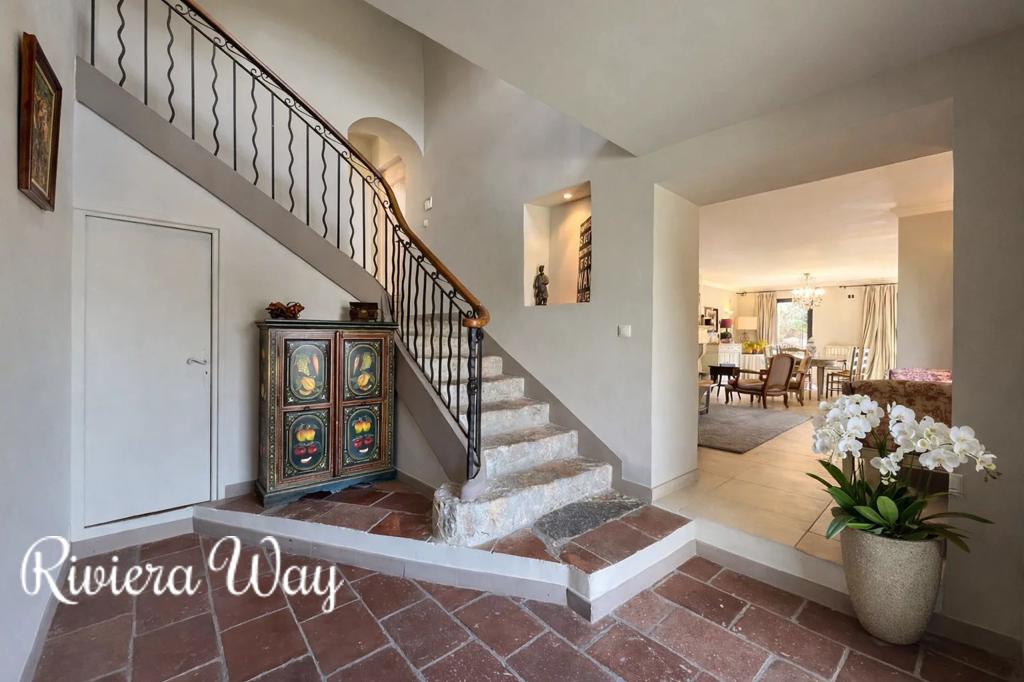 6 room villa in Le Rouret, photo #9, listing #105666540