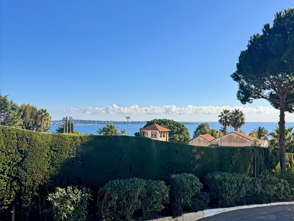 3 room apartment in Cannes, photo #3, listing #101925684