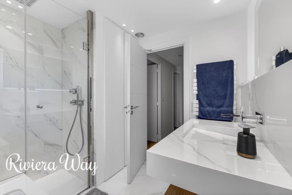 5 room apartment in Le Cannet, photo #9, listing #106174404