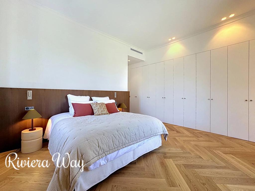 4 room apartment in Cannes, photo #7, listing #106678656