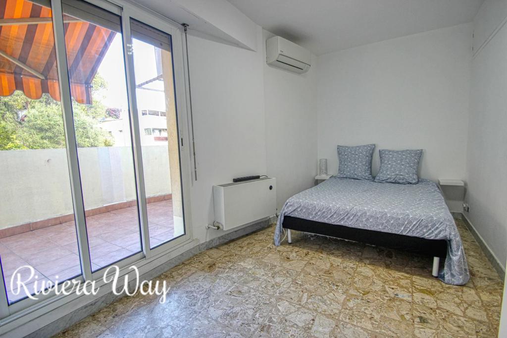 4 room apartment in Fabron, photo #1, listing #105042966