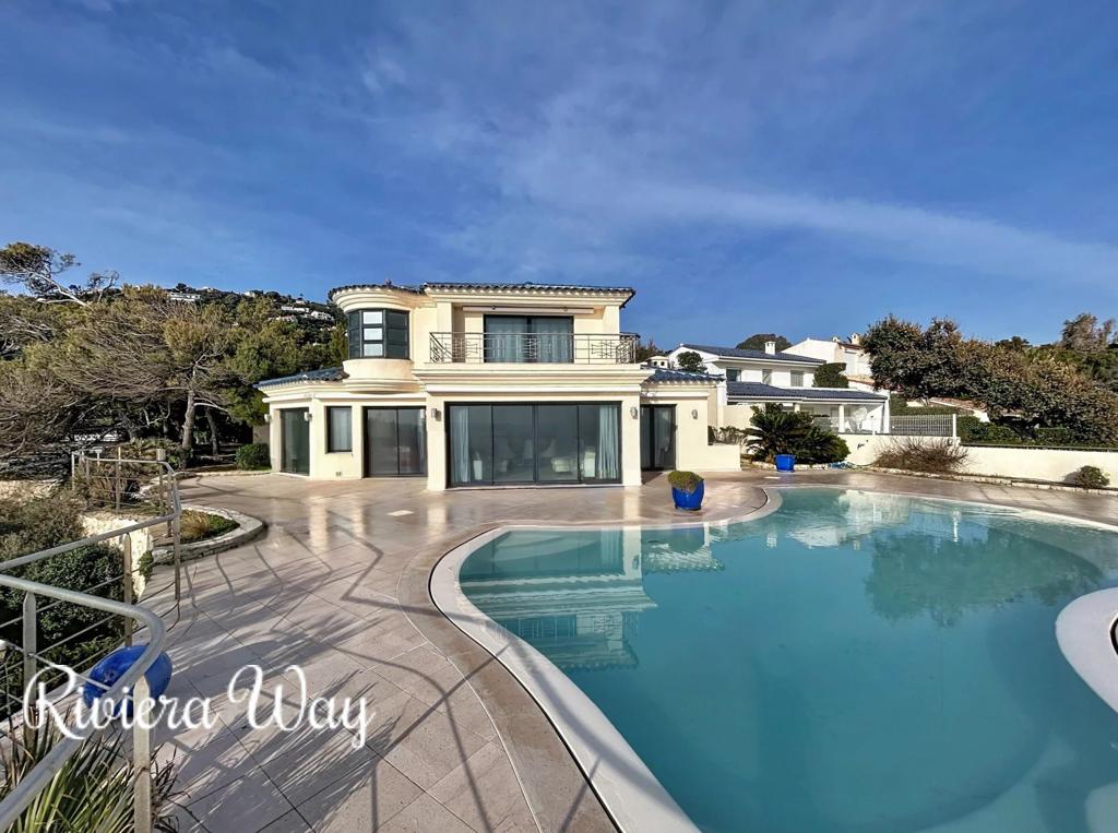 8 room villa in Roquebrune-sur-Argens, photo #2, listing #105374724