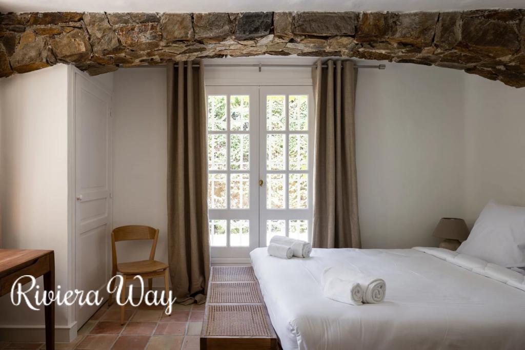6 room villa in Grimaud, photo #10, listing #105868896