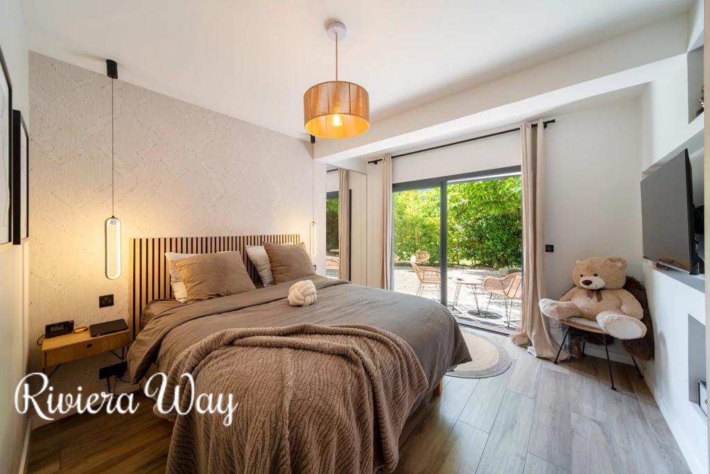 6 room villa in Cannes, photo #9, listing #106268862