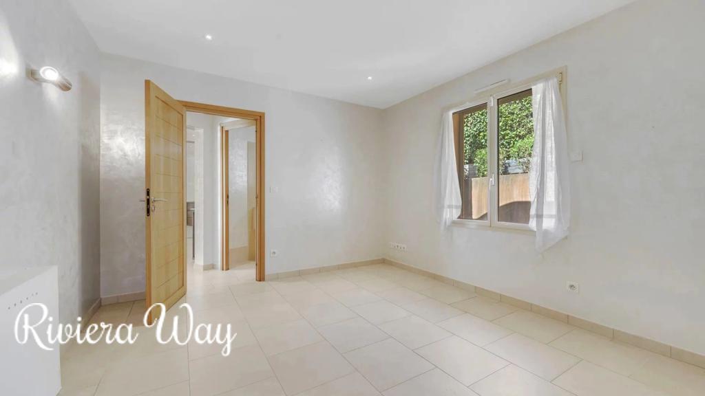 8 room villa in Cavalaire-sur-Mer, photo #10, listing #104236272