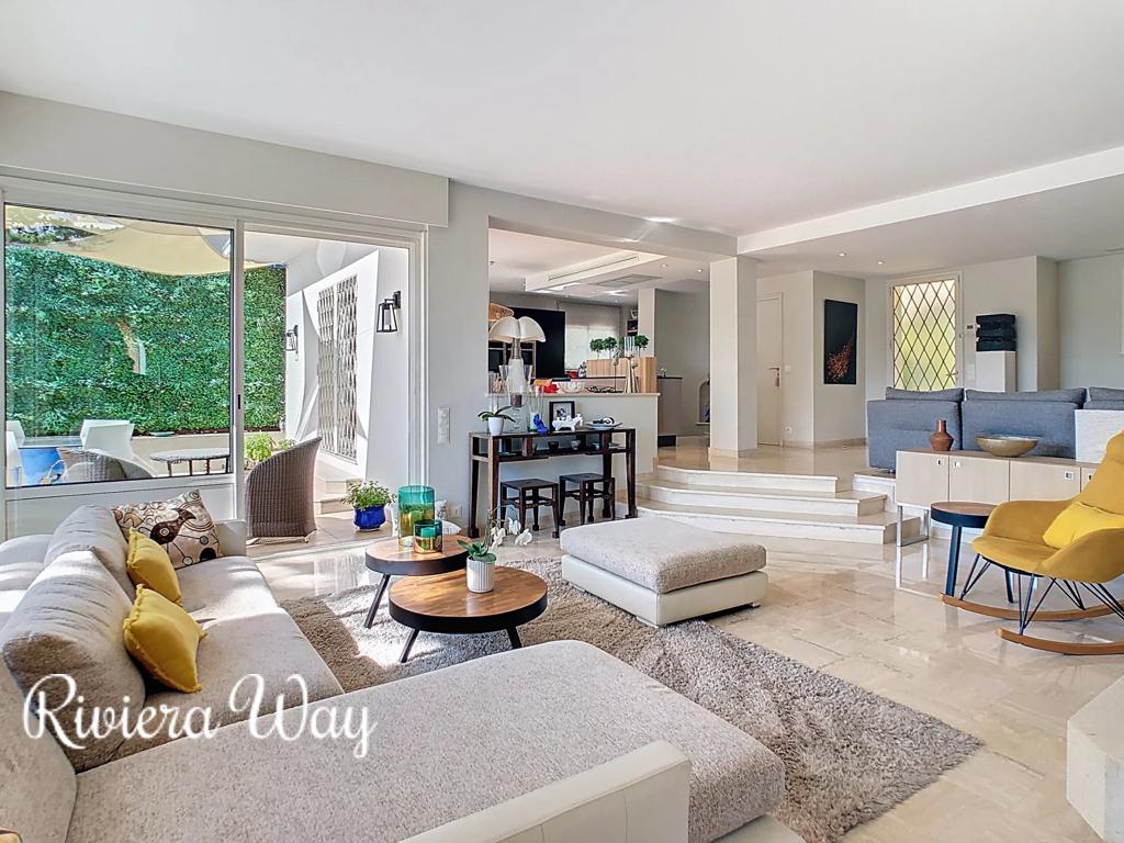5 room villa in Le Cannet, photo #4, listing #104440098