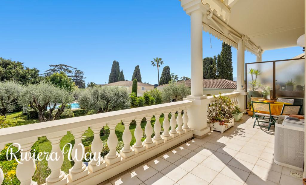 5 room apartment in Cannes, photo #1, listing #106151136