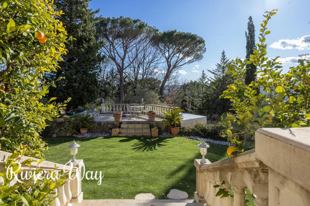 10 room villa in Fayence, photo #2, listing #105455994