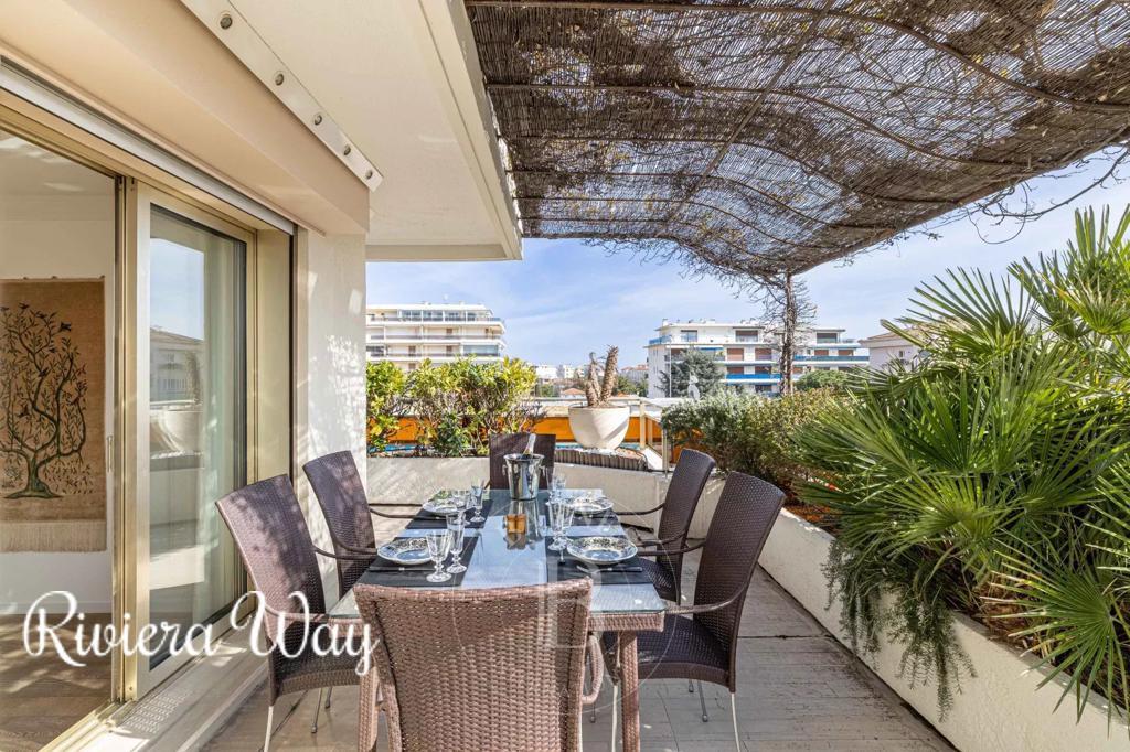 3 room apartment in Cannes, photo #8, listing #93474024