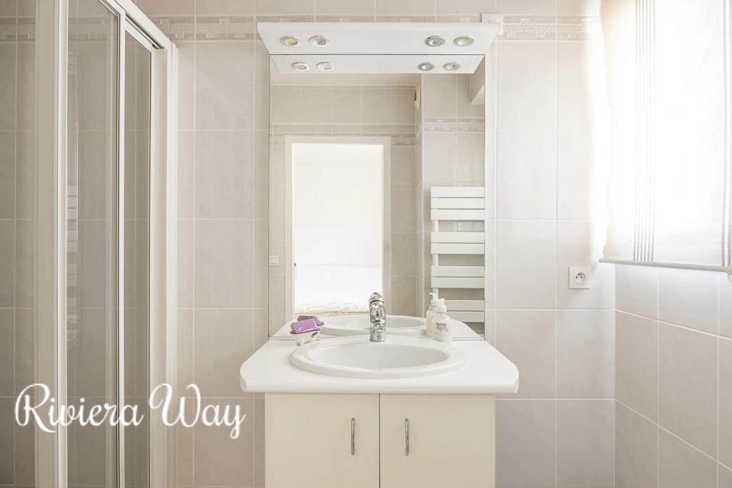 Apartment in Antibes, photo #1, listing #104836452