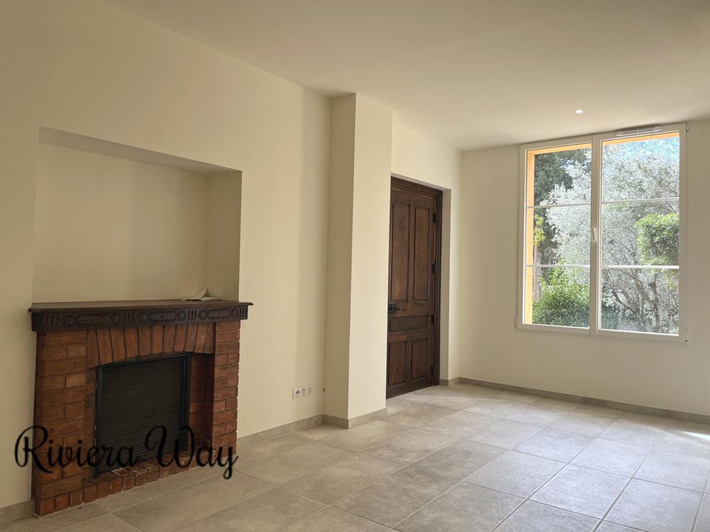 Apartment in Cavalaire-sur-Mer, photo #5, listing #90852006
