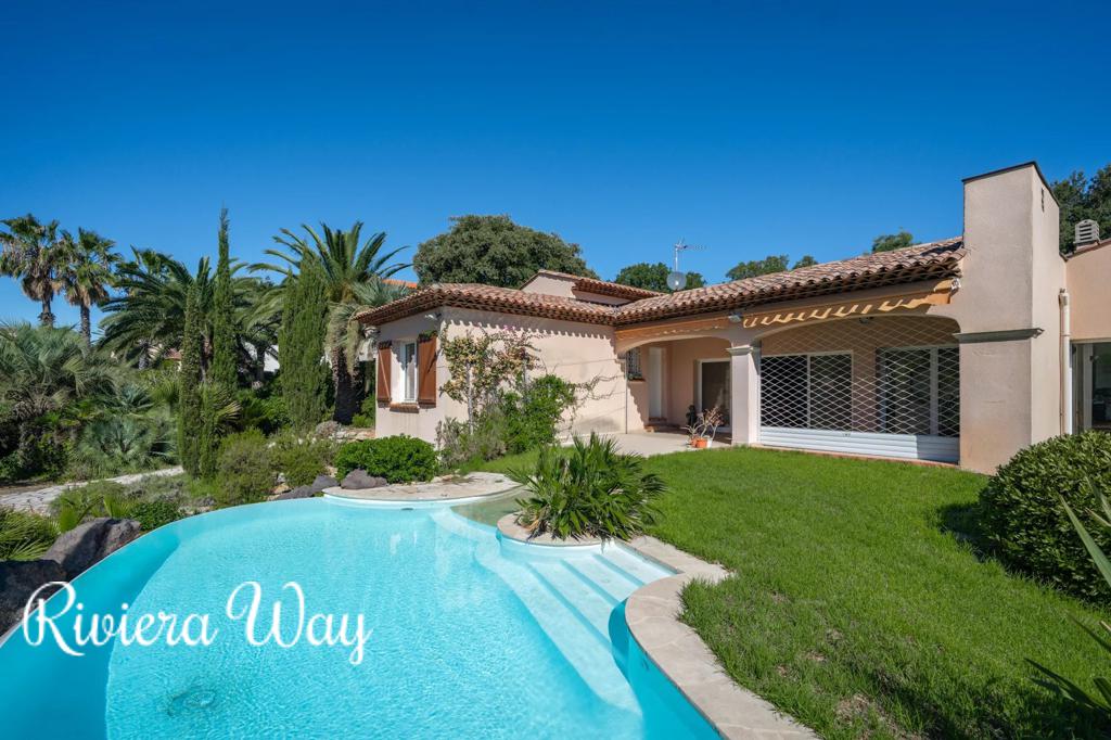 7 room villa in Fréjus, photo #2, listing #104418930