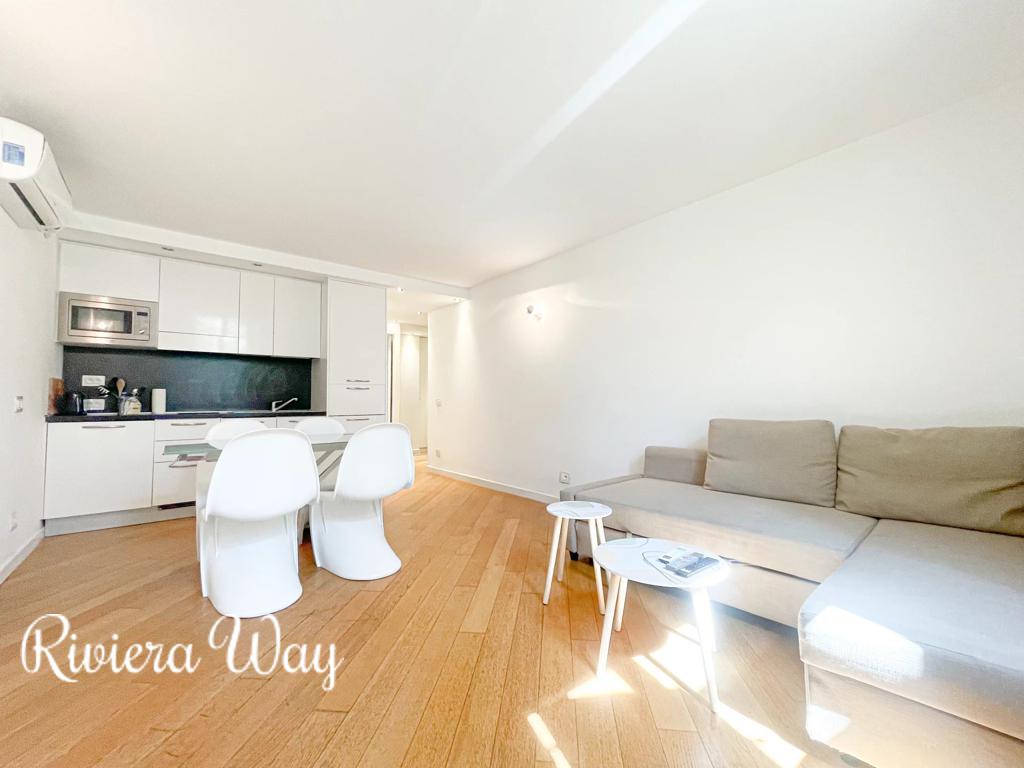 2 room apartment in Cannes, photo #3, listing #106248114