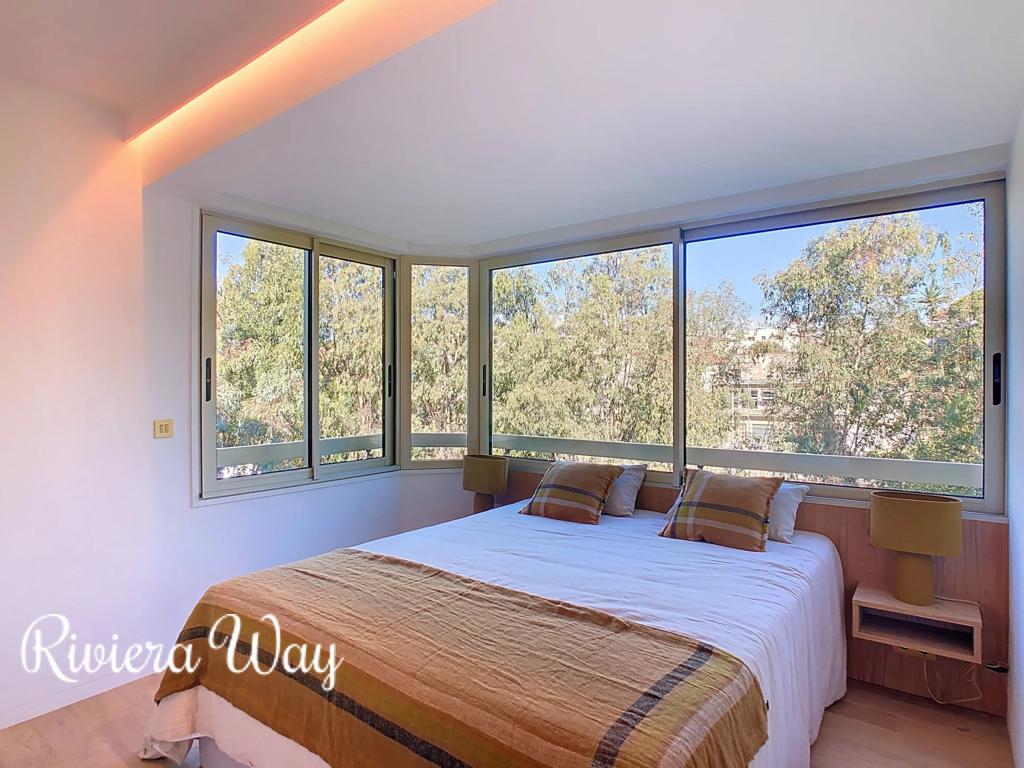 4 room apartment in Cannes, photo #3, listing #104780382