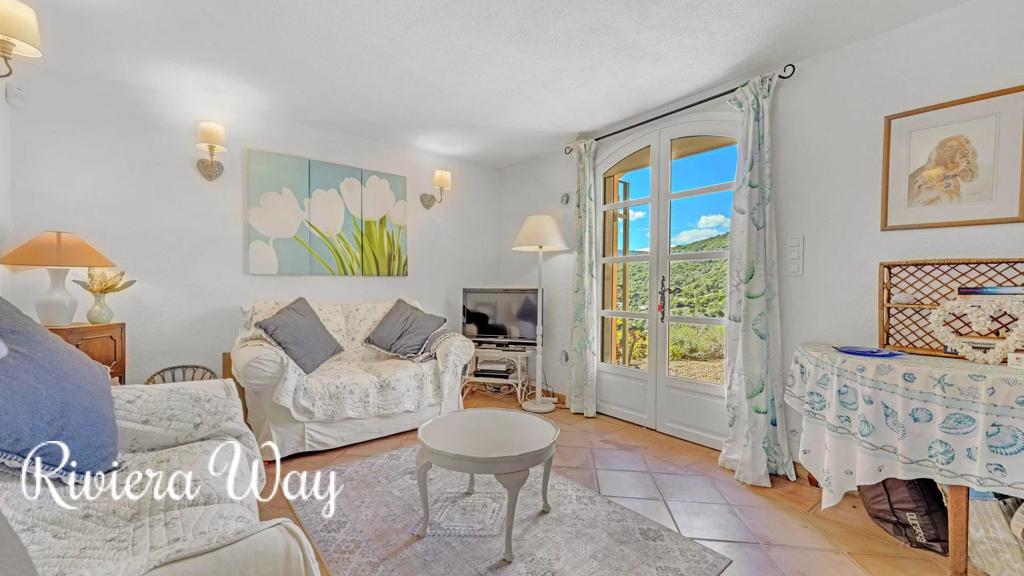 8 room villa in La Croix-Valmer, photo #6, listing #104300112
