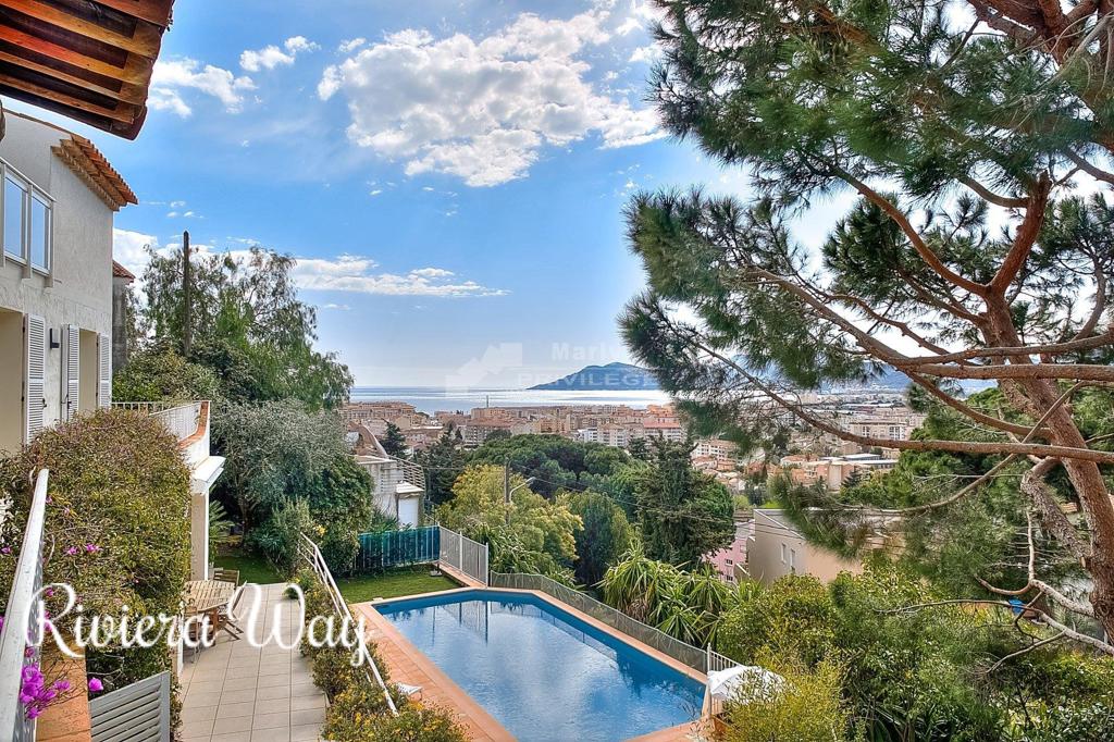 8 room villa in Cannes, photo #2, listing #85328754