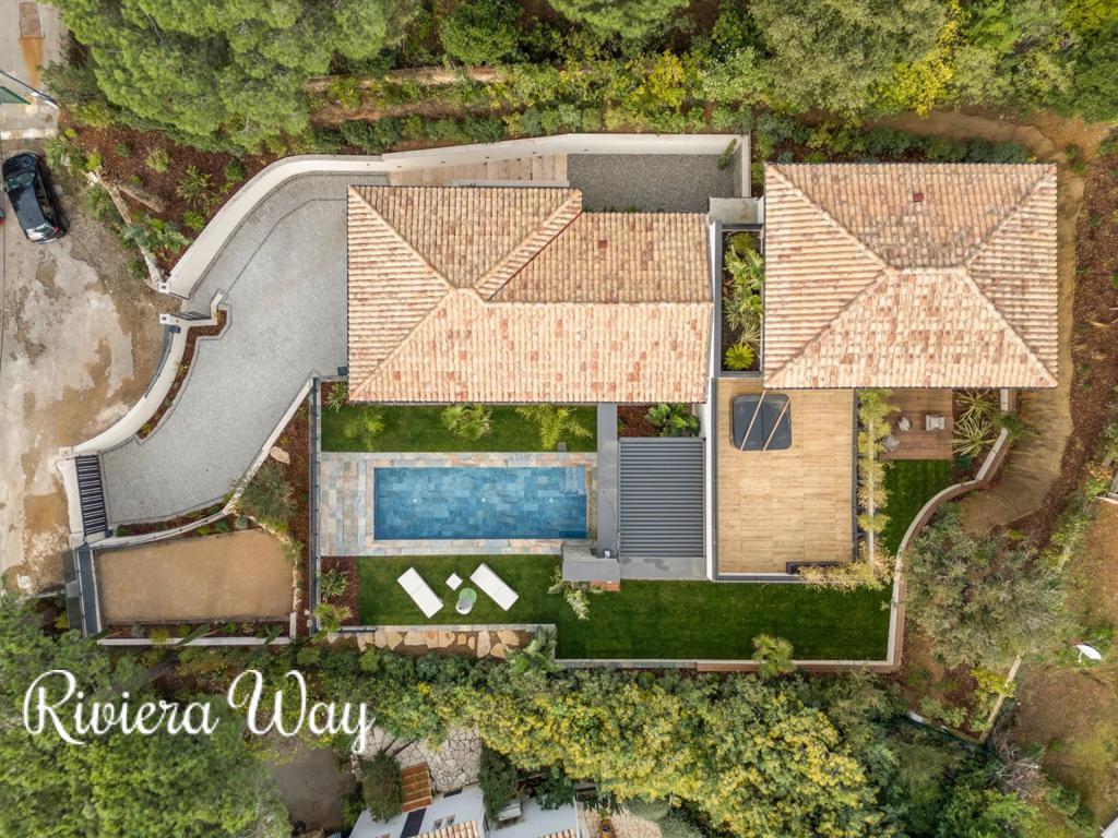 5 room villa in Sainte-Maxime, photo #1, listing #104479872