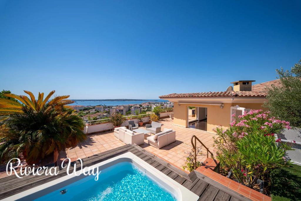 4 room apartment in Cannes, photo #1, listing #106239756