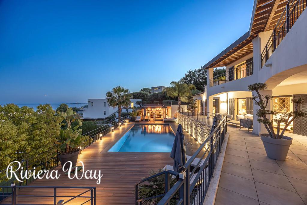 8 room villa in Cagnes-sur-Mer, photo #2, listing #106072008
