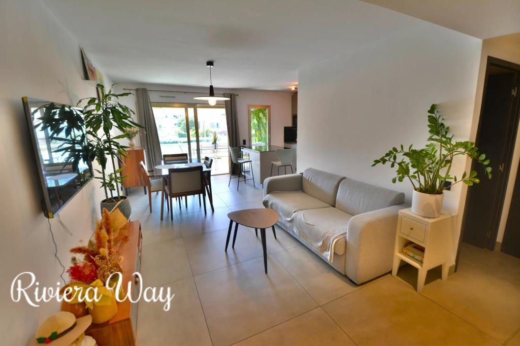 3 room apartment in Golf Juan, photo #3, listing #104342532