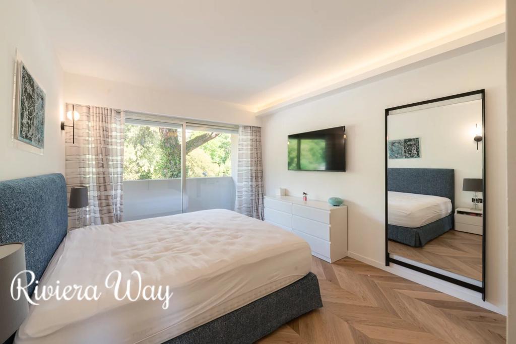 4 room apartment in Cannes, photo #10, listing #106898358