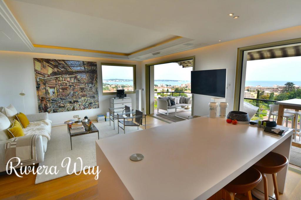 3 room apartment in Golf Juan, photo #8, listing #73074708