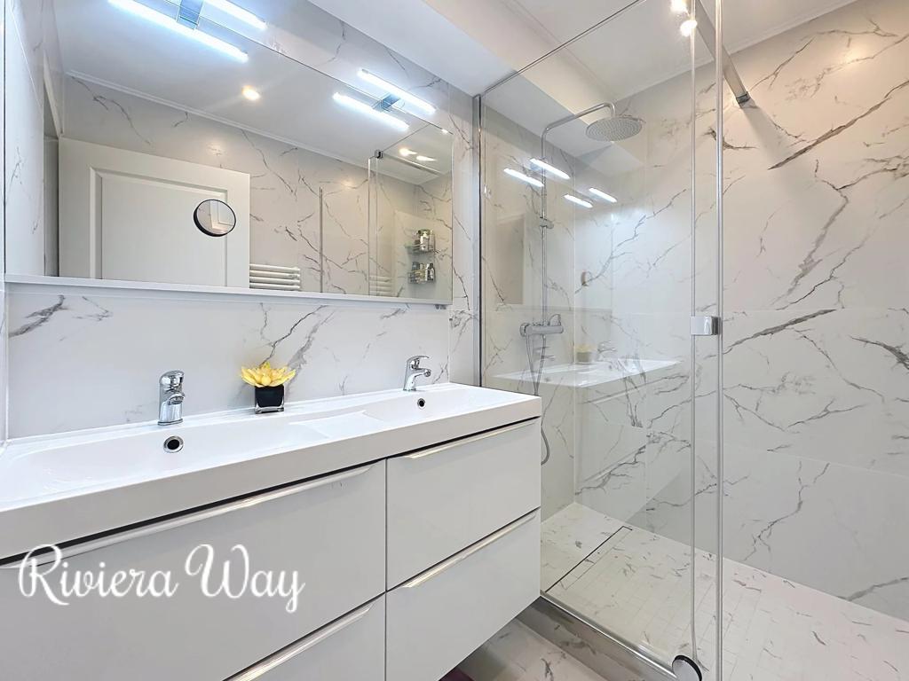 2 room apartment in Antibes, photo #9, listing #106188726