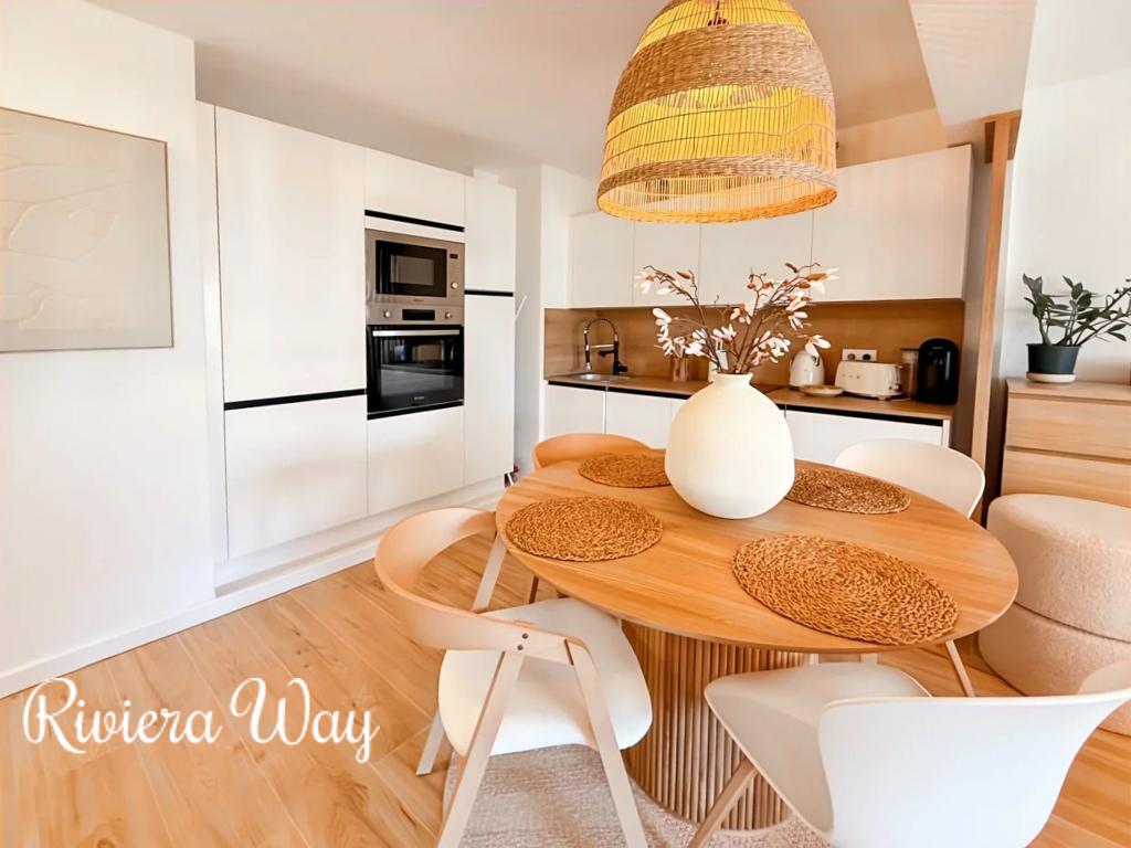 2 room apartment in Cannes, photo #1, listing #106375080