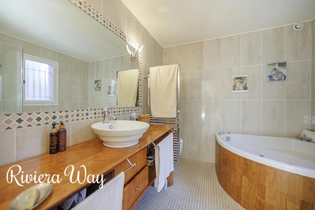 5 room villa in La Turbie, photo #10, listing #97897128