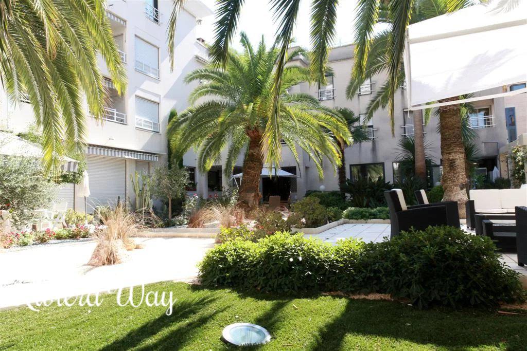 2 room apartment in Cannes, photo #1, listing #92822352