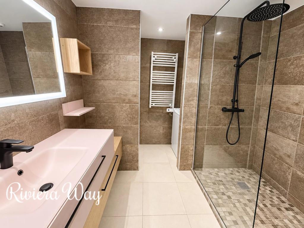 2 room apartment in Antibes, photo #7, listing #107135784