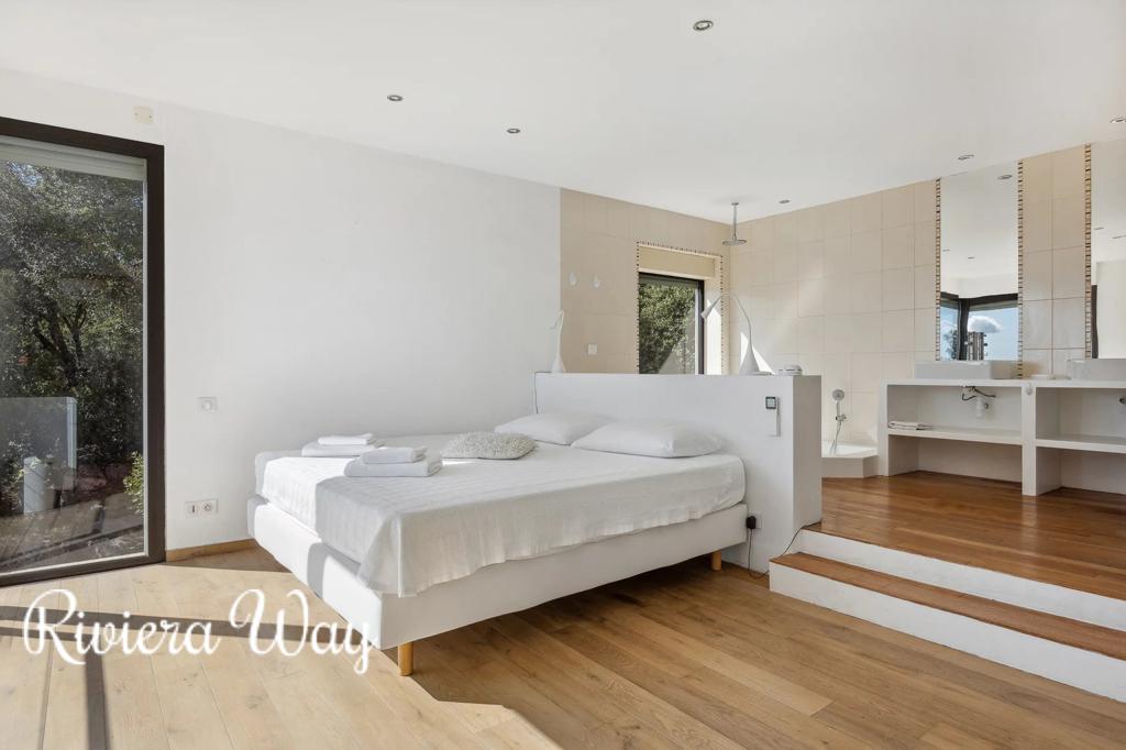 7 room villa in Fayence, photo #4, listing #99823416