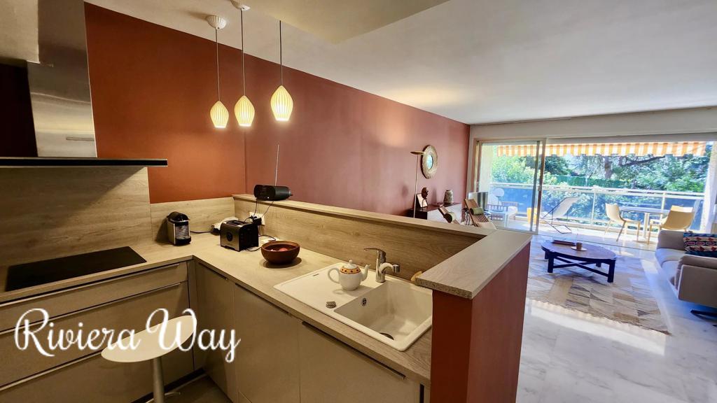 3 room apartment in Antibes, photo #3, listing #103956888