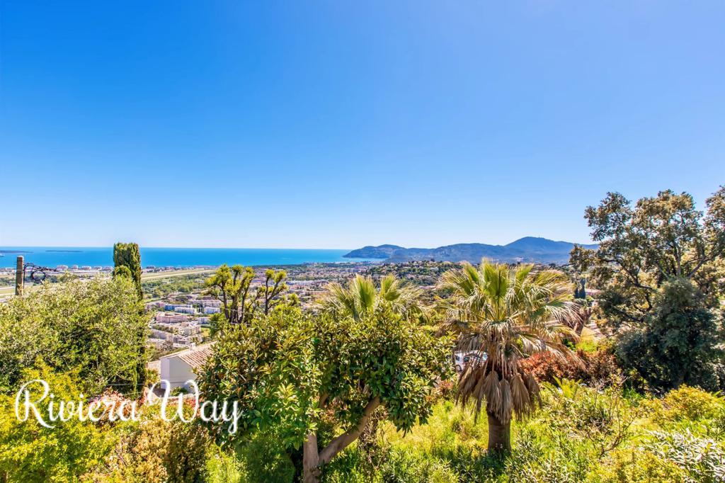 8 room villa in Cannes, photo #2, listing #106284192